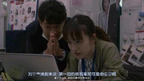 娱乐吃瓜酱爷爷淋雨,娱乐吃瓜酱背后的感人故事